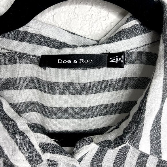 SOLD ON EBAY DOE + Rae Womens Gray and White Striped Button Up Top Size M - Picture 6 of 7